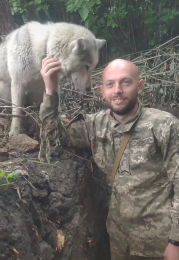 Українські військові показали неймовірну круту тварину-талісман (відео)